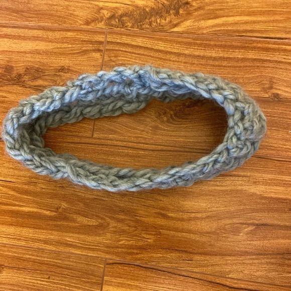 Handmade winter headband - Picture 3 of 3